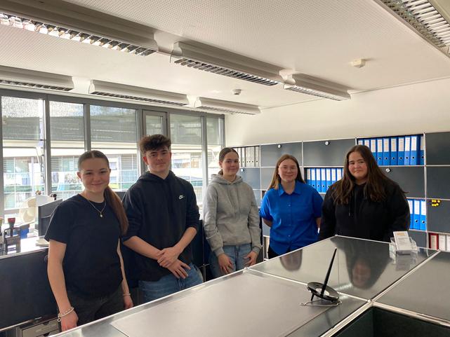 Die Lernenden Amira, Tim, Lisa, Laura und Alexandra